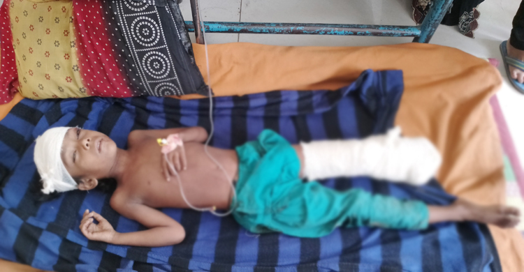 শিশুর পায়ের ওপর দিয়ে চলে গেলো ট্রেন