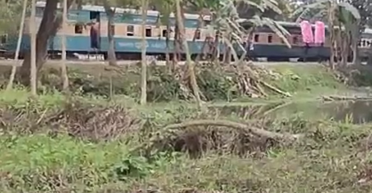 হাওয়াই মিঠাইকে বিপদ ভেবে ট্রেন থামালেন চালক