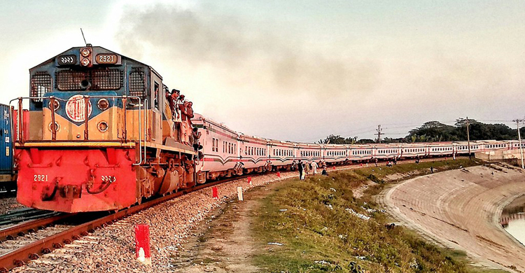 স্টেশনে যাত্রাবিরতির কথা ভুলে গেলেন ট্রেন চালক
