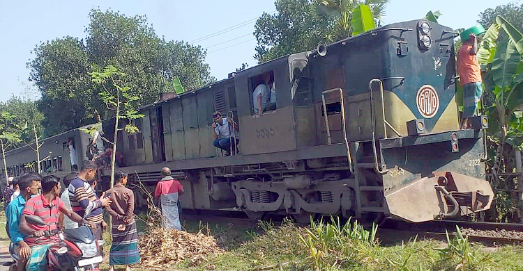 দুই ঘণ্টা পর গাজীপুরে ট্রেন চলাচল স্বাভাবিক