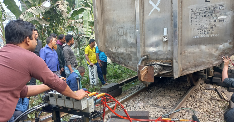 ৩ ঘণ্টা পর ময়মনসিংহ রুটে ট্রেন চলাচল স্বাভাবিক