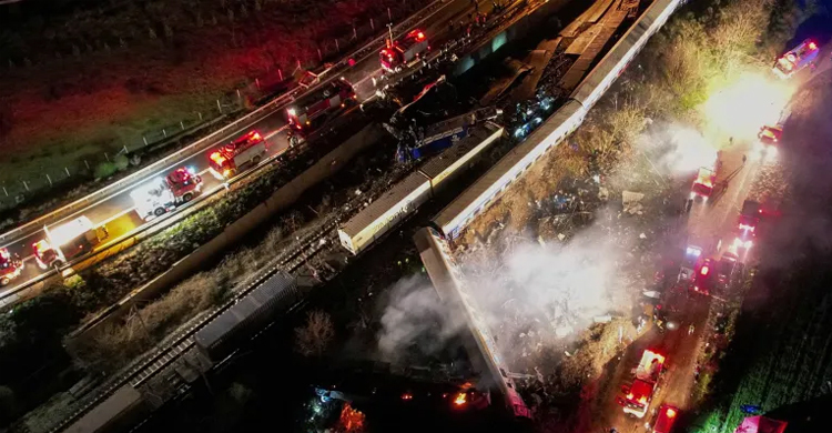 গ্রিসে দুই ট্রেনের মুখোমুখি সংঘর্ষ, নিহত ১৬