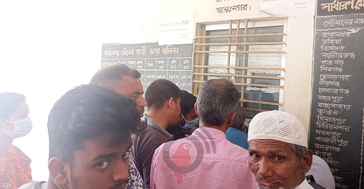 ঠাকুরগাঁওয়ে কালোবাজারে ট্রেনের টিকিট: ভোগান্তিতে যাত্রীরা