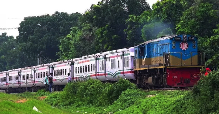 বগুড়ায় ট্রেনে কাটা পড়ে যুবকের মৃত্যু