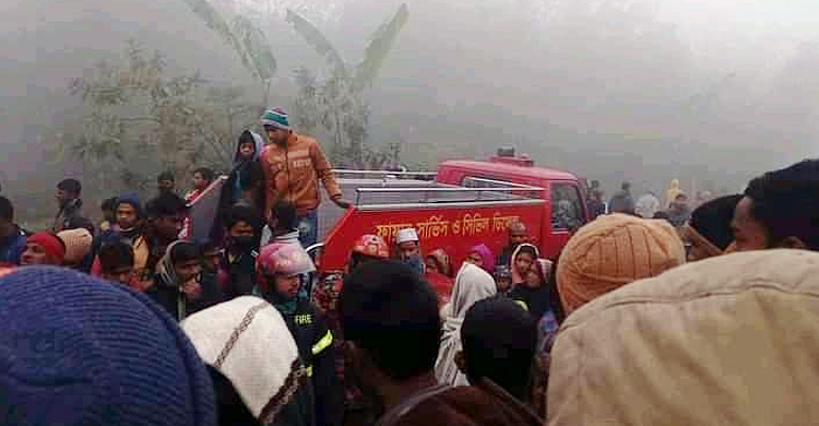 বরেন্দ্র এক্সপ্রেসের ধাক্কায় প্রাণ গেলো ৩ শ্রমিকের