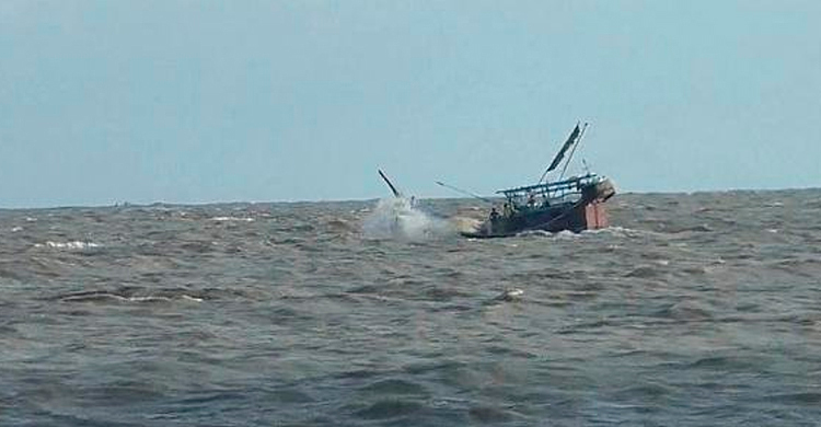 বঙ্গোপসাগরে ট্রলারডুবি: ২ জেলের মরদেহ উদ্ধার