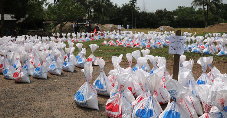 গাজীপুরে হটলাইনে আবেদনে সাড়ে ১১ হাজার মানুষকে খাদ্য সহায়তা