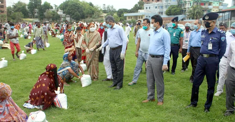 ত্রাণের জন্য বসিয়ে রাখা হলো তিন ঘণ্টা