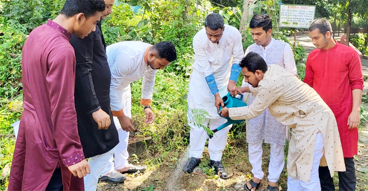চট্টগ্রামের ডিসি হিলে ‘দুর্বার তারুণ্য’র বৃক্ষরোপণ