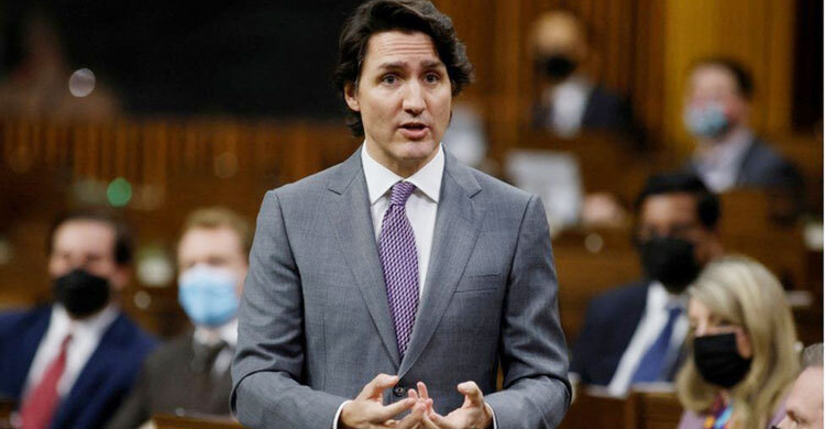Trudeau slams ‘unacceptable’ protests as police warn truckers