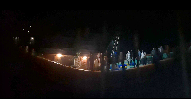 বাংলাদেশে ঢুকে মাছ ধরার সময় ভারতীয় ১৭ জেলে আটক