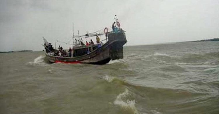 তিন দিন ধরে সাগরে ভাসছেন ১৭ জেলে