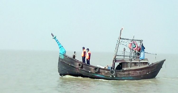 কর্ণফুলী নদীতে পাথরবাহী ট্রলারডুবি, ২ শ্রমিক নিখোঁজ