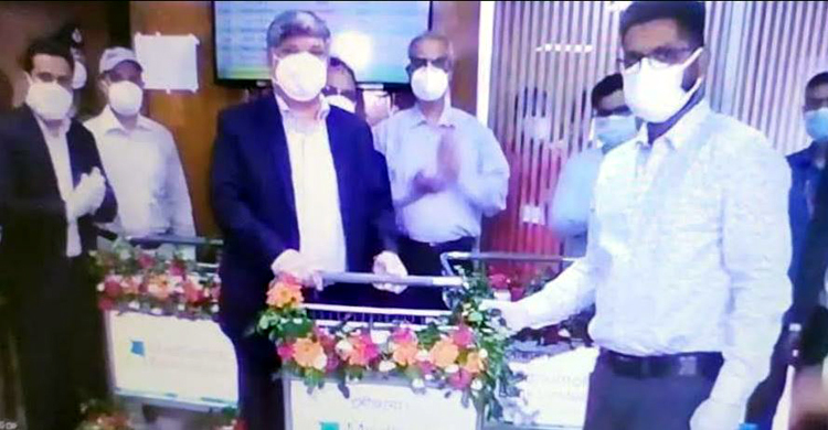 রেলওয়েকে ১০০ ট্রলি দিল মধুমতি ব্যাংক