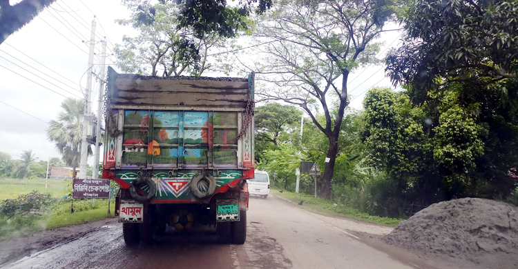 ট্রাক ধর্মঘটের প্রভাব পড়েনি ভোমরা স্থলবন্দরে