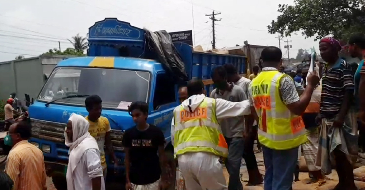 বেহাল রাস্তার বলি হলেন স্বামী-স্ত্রী