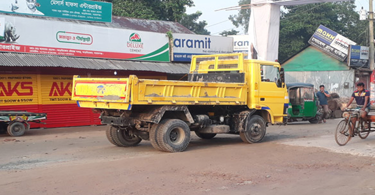 ট্রাকের ধাক্কায় মোটরসাইকেলের দুই আরোহী নিহত