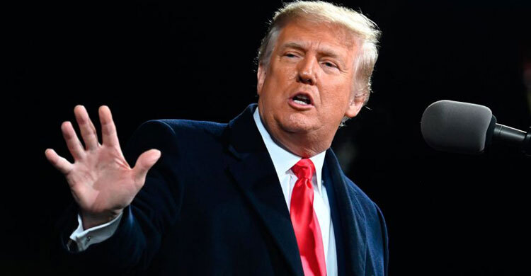 Millions of Americans lose jobless benefits as Trump refuses to sign aid bill