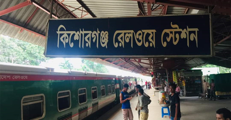 সিগন্যালের ভুলে মুখোমুখি দুই ট্রেন, অল্পের জন্য রক্ষা