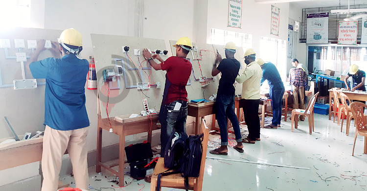 অভিভাবকদের অনীহায় আগ্রহ হারাচ্ছে সাতক্ষীরার মেধাবীরা