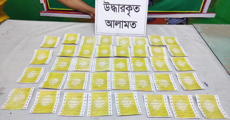 দুই কা‌লোবাজা‌রির প‌কে‌টে ট্রে‌নের ৬০ টি‌কিট!