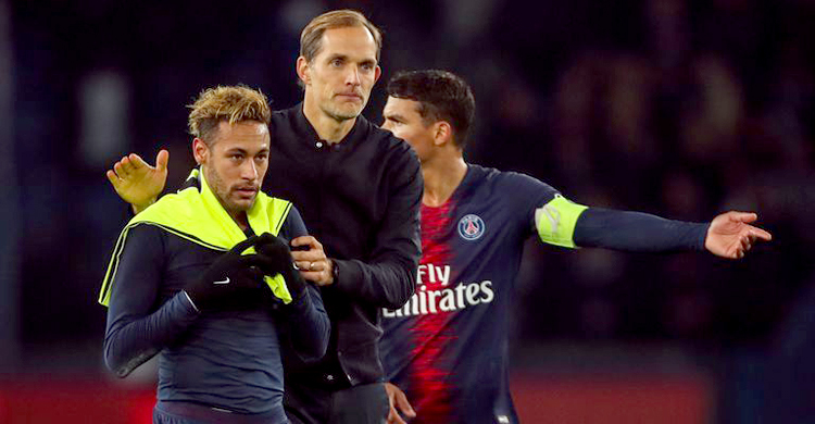 বড় জয়ের দিনই চাকরি হারালেন নেইমারদের কোচ