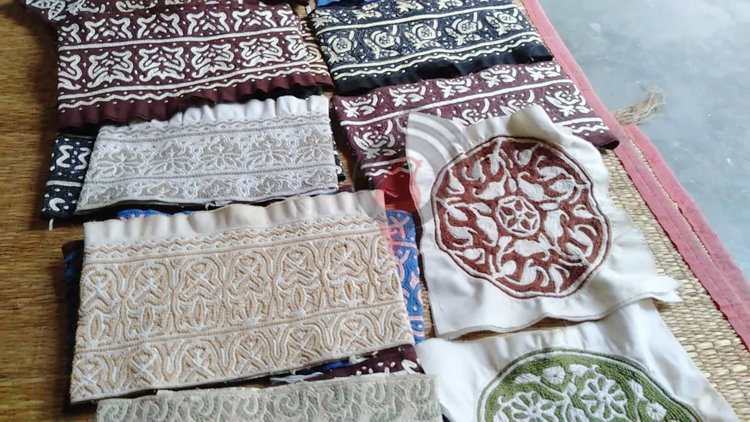 নওগাঁয় টুপি তৈরিতে সংসারে সচ্ছলতা এসেছে নারীদের