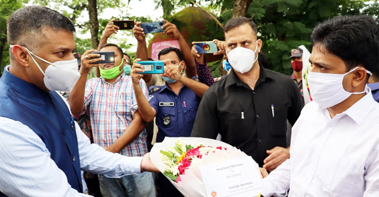 বাংলাদেশে পৌঁছেছেন ভারতীয় নতুন হাইকমিশনার