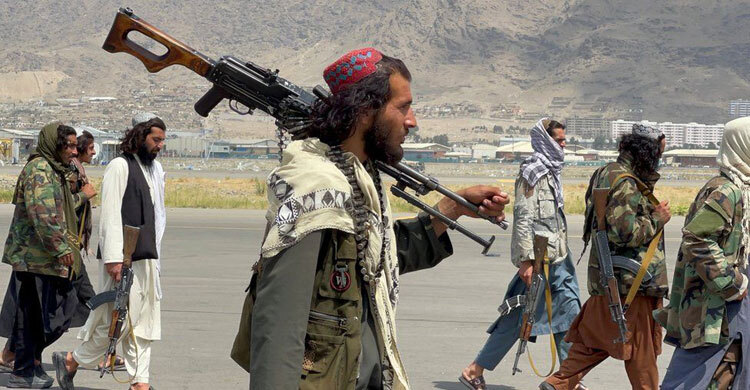 Afghanistan: UK and Taliban in talks over further evacuations