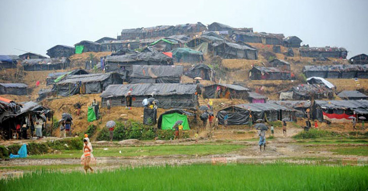 ক্যাম্প ঘরের মেঝেতে পড়েছিল রোহিঙ্গার মরদেহ