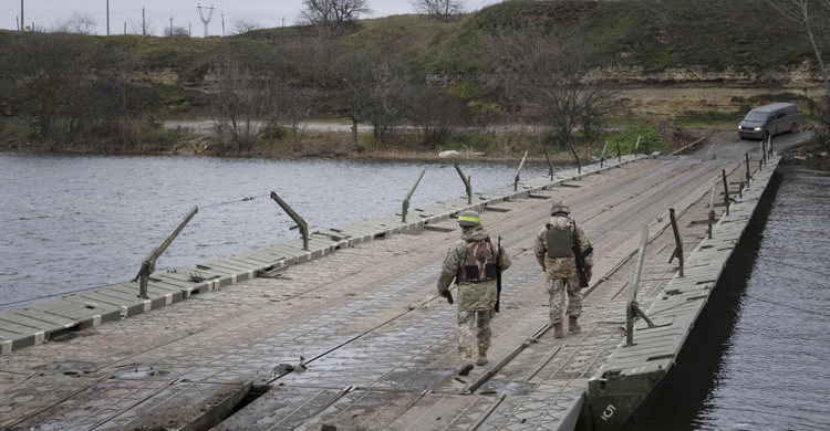 Russia rejects $60-a-barrel cap on its oil, warns of cutoffs