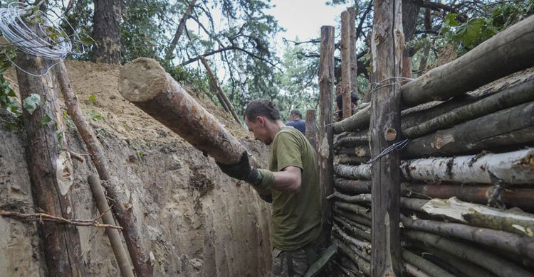 Ukrainian governor urges evacuation of 350,000 residents