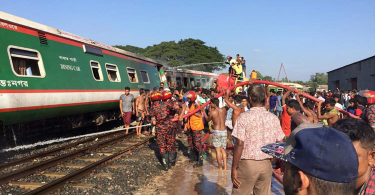 ৬ ঘণ্টা পর ঢাকার সঙ্গে উত্তরাঞ্চলের রেল যোগাযোগ সচল