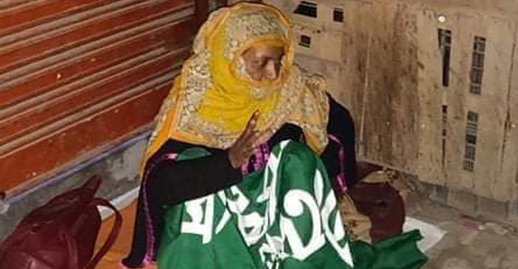 জ্বর হওয়ায় বোনকে ঘরছাড়া করলেন ভাই, চিকিৎসা করালেন ইউএনও