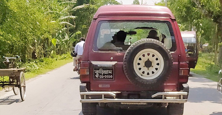 ‘খাদ্যের দাবিতে’ বিক্ষোভে ইউএনওর গাড়িতে হামলা