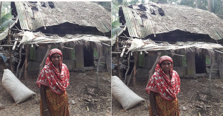 হালকা বাতাসেই নড়ে রহিমার ঘর, বৃষ্টিতে ভিজে যায় সবকিছু
