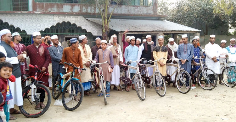 টানা ৪০ দিন জামাতে নামাজ আদায়ে বাইসাইকেল পেল ৮ স্কুলছাত্র | ১৫ জানুয়ারি ২০২১