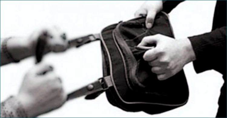 জমি বিক্রির ১৫ লাখ টাকা ছিনিয়ে নিল ফিল্মি স্টাইলে