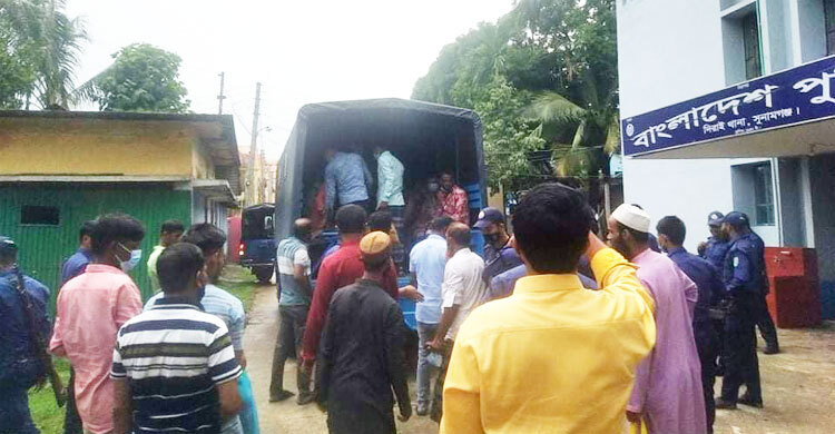 সুনামগঞ্জে স্বেচ্ছায় আত্মসমর্পণ করলেন ৩২ আসামি
