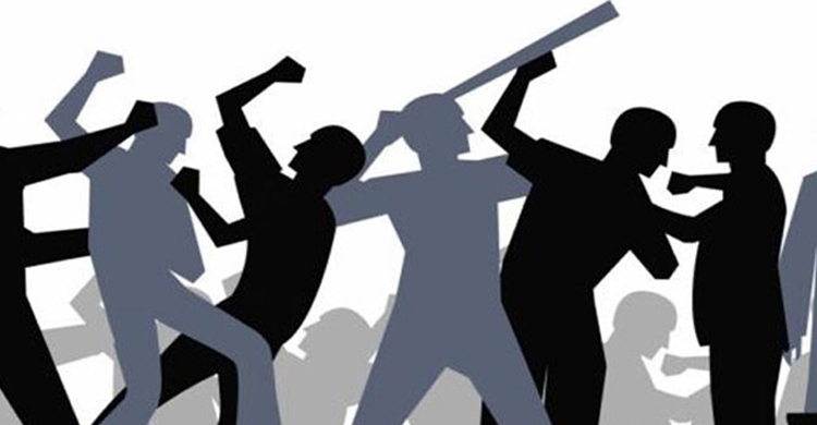 মোবাইলে গেম খেলা নিয়ে সংঘর্ষ, নারী-শিশুসহ আহত অর্ধশতাধিক