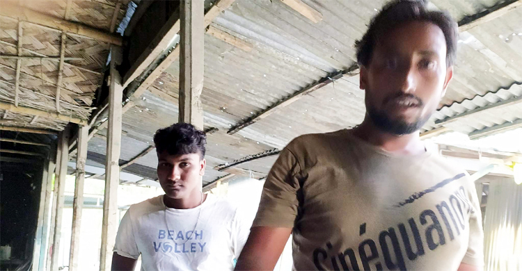 দিনমজুরকে ধরে নিয়ে মুক্তিপণ আদায়, দুই ভুয়া পুলিশ সদস্য আটক