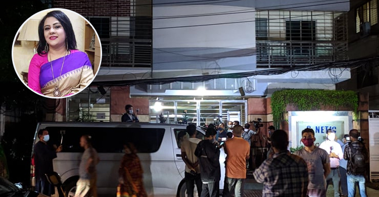 হেলেনার বাসায় প্রবেশ করলেন র্যাবের নারী সদস্যরা