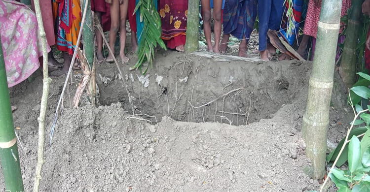 বজ্রপাতে মৃত্যুর চার বছর পর কবর থেকে কঙ্কাল চুরি