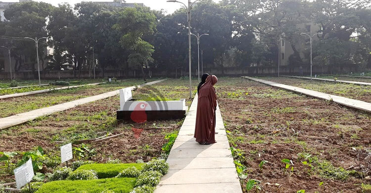 আজিমপুর গোরস্থান: মাসোহারা দিলে ‘অক্ষত’ থাকে স্বজনের কবর | ২৪ সেপ্টেম্বর ২০২১