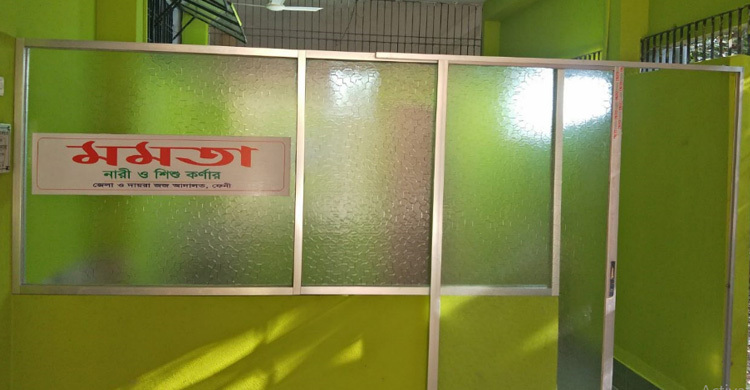 আদালতের ভেতরে নারী-শিশুর জন্য বিশ্রামাগার করলেন বিচারক