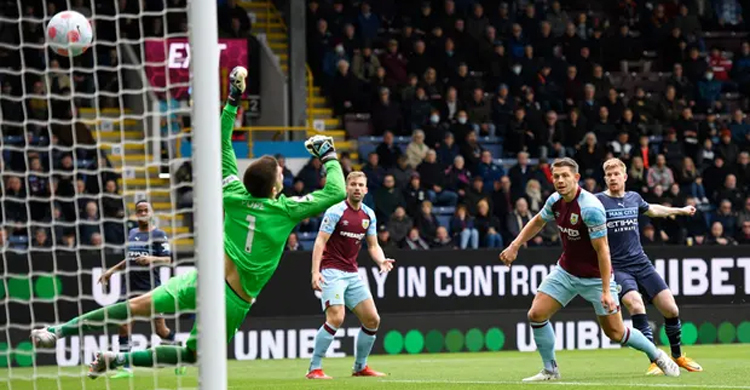 Man City stay ahead of Liverpool, Brentford stun Chelsea