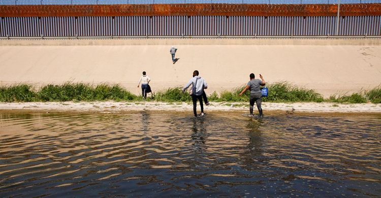 US arrests 210,000 migrants at Mexico border in March