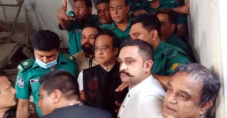 কারাগারে নেওয়া হচ্ছে হাজী সেলিমকে