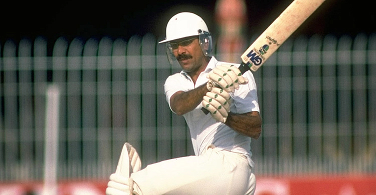 Ex-Pakistan skipper Zaheer Abbas shifted to ICU