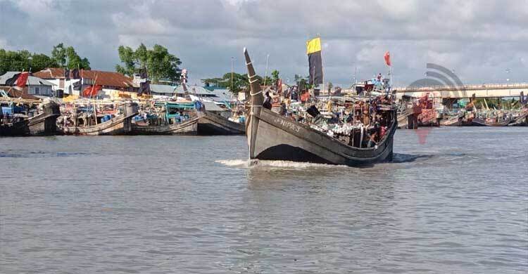 উত্তাল বঙ্গোপসাগর, ফিরে আসছে মাছ ধরার ট্রলার | মঙ্গলবার, ০৯ আগস্ট ২০২২